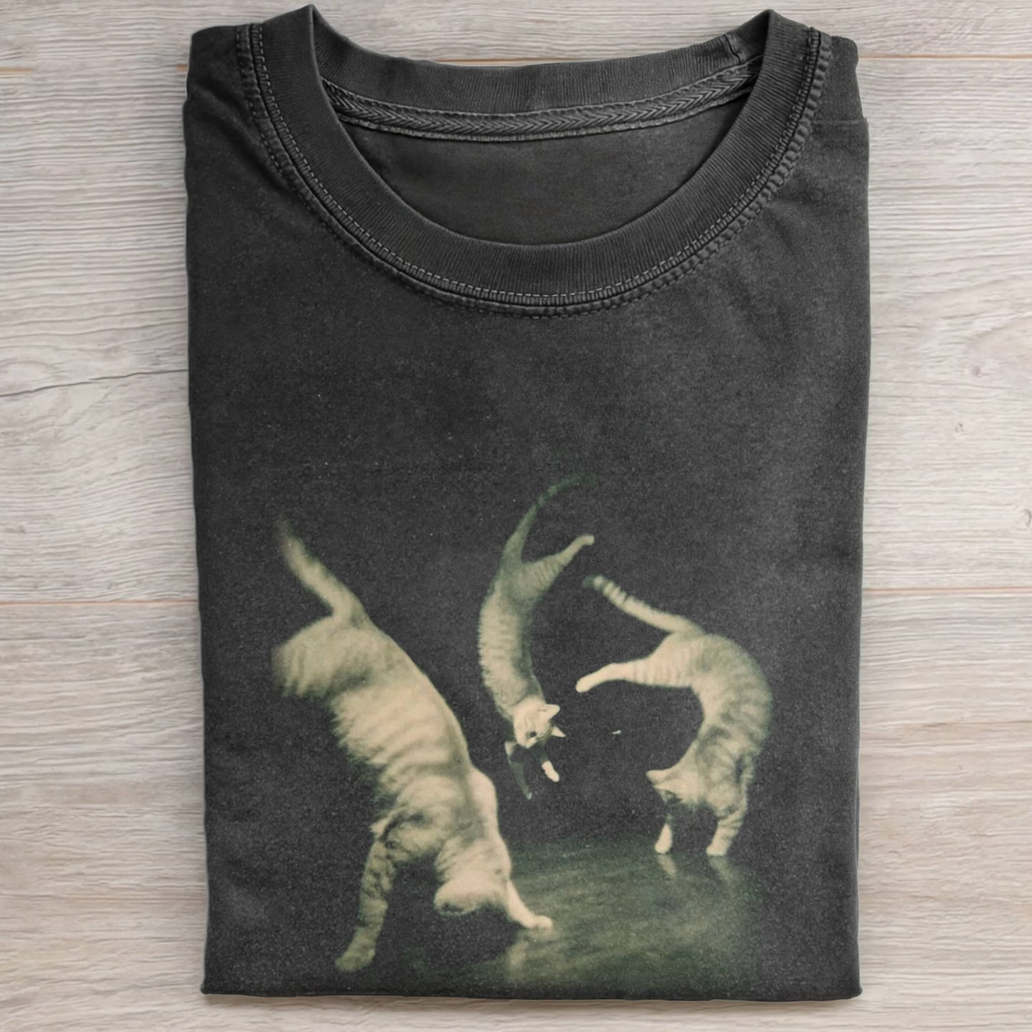 THREE CATS DANCING IN A RETRO STYLE T-SHIRT