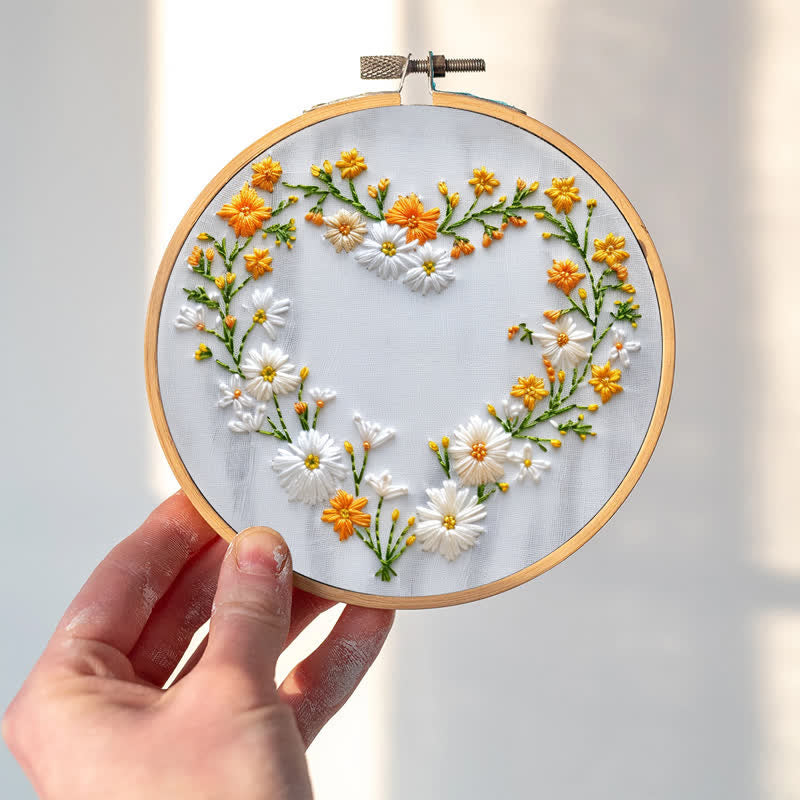 Rubbyoo Embroidery Kit - Daisy Heart