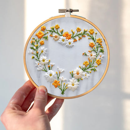 Rubbyoo Embroidery Kit - Daisy Heart