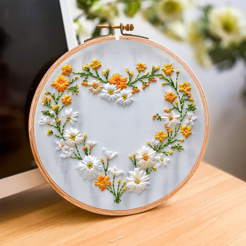 Rubbyoo Embroidery Kit - Daisy Heart