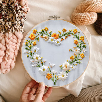 Rubbyoo Embroidery Kit - Daisy Heart
