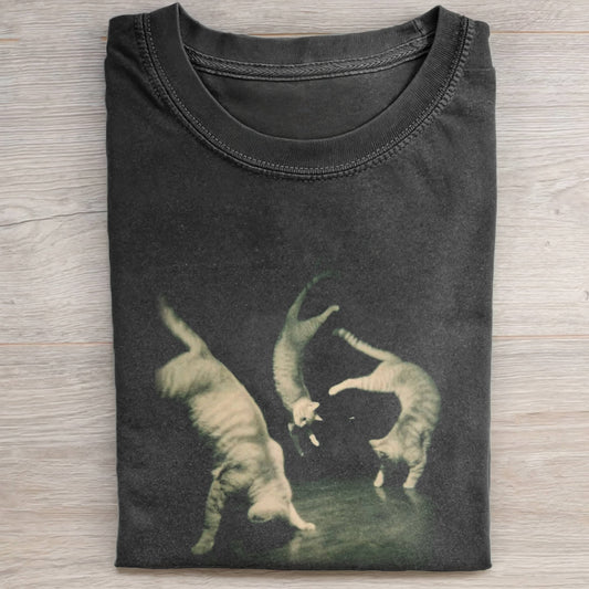THREE CATS DANCING IN A RETRO STYLE T-SHIRT