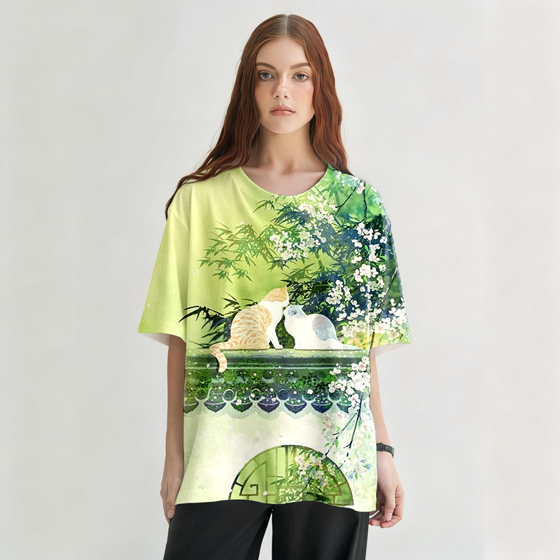 Kissing Catsl Graphic Print T-Shirt